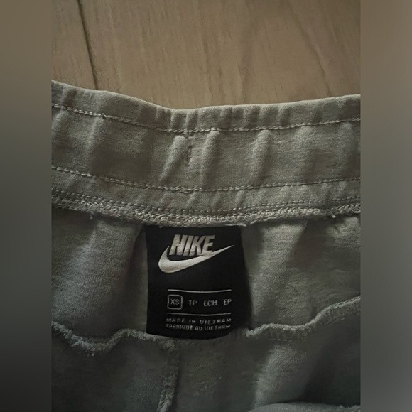 Women’s Nike Tech Sweatpants - Picture 3 of 5